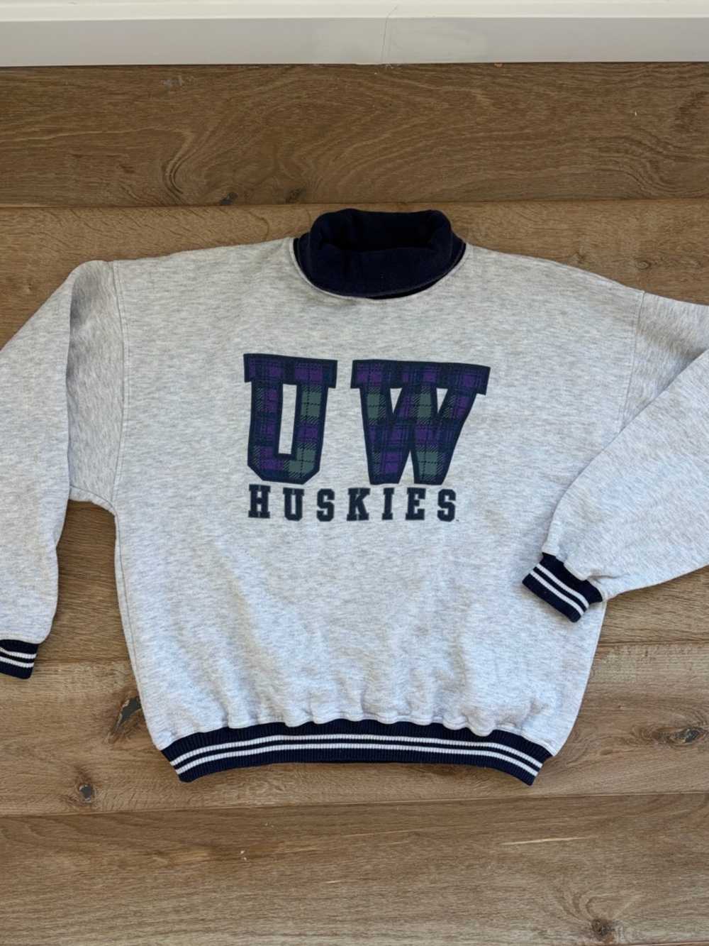 Vintage Huskies UW Crew/Turtleneck Sweatshirt